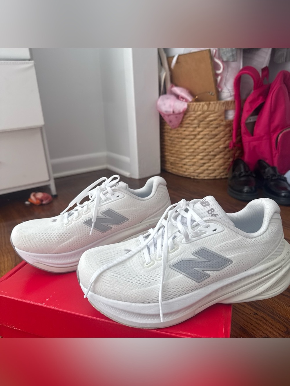 Brand new New Balance Women’s 860 White Walking Sneakers